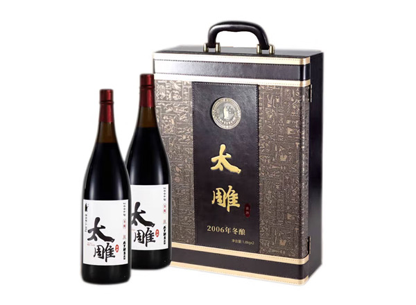 九江回收太雕黄酒咸亨酒店太雕黄酒2006年冬酿1.8KG*2礼盒装绍兴黄酒