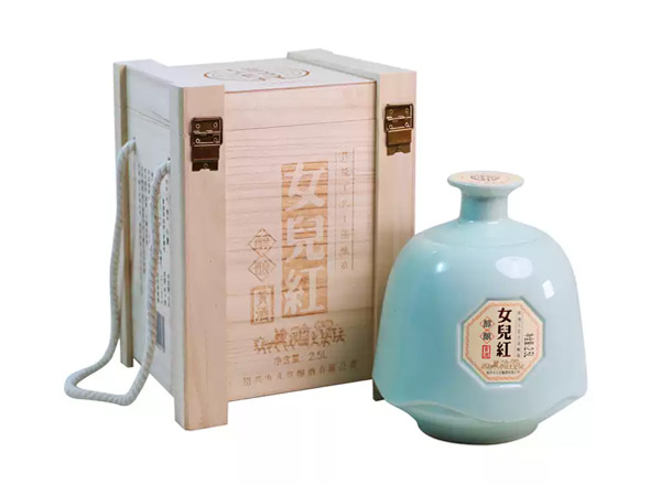 九江回收绍兴女儿红黄酒醇酿花雕酒木质礼盒2.5L坛装黄酒行情价格